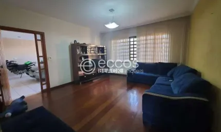 Casa à venda, 3 quartos, 1 suíte, 3 vagas, Jardim Patrícia - Uberlândia/MG