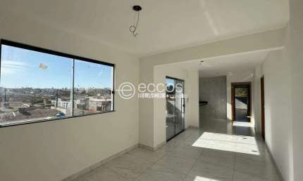 Apartamento à venda, 3 quartos, 1 suíte, 1 vaga, Jaraguá - Uberlândia/MG