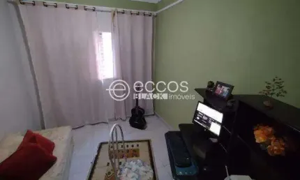 Casa à venda, 3 quartos, 1 suíte, 6 vagas, Cidade Jardim - Uberlândia/MG