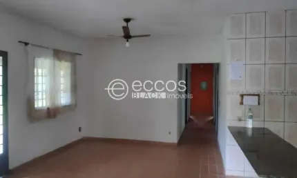 Chácara à venda, 5 quartos, 2 suítes, Zona Rural - CAMPO FLORIDO/MG