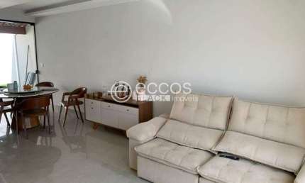 Casa à venda, 2 quartos, 2 suítes, 2 vagas, Novo Mundo - Uberlândia/MG