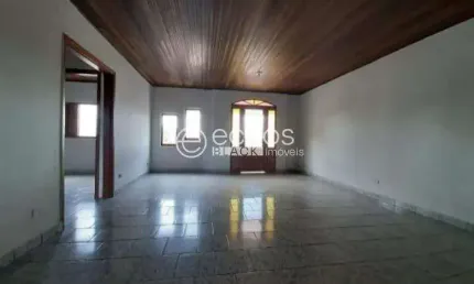 Casa à venda, 5 quartos, 1 suíte, 2 vagas, Pampulha - Uberlândia/MG