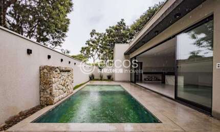 Casa em condomínio à venda, 4 quartos, 3 suítes, 2 vagas, Laranjeiras - Uberlândia/MG