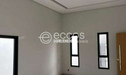 Casa à venda, 3 quartos, 3 suítes, 2 vagas, INTERLAGOS - ARAGUARI/MG