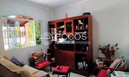 Casa à venda, 3 quartos, 1 suíte, 3 vagas, Santa Rosa - Uberlândia/MG