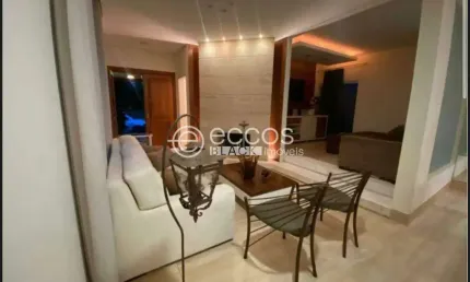 Casa em condomínio à venda, 3 quartos, 1 suíte, 2 vagas, Aclimação - Uberlândia/MG
