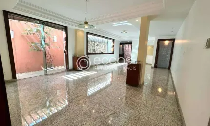 Casa à venda, 4 quartos, 2 suítes, 2 vagas, Umuarama - Uberlândia/MG