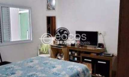 Casa à venda, 3 quartos, 1 suíte, 2 vagas, Alto Umuarama - Uberlândia/MG