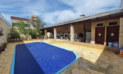 Apartamento à venda, 5 quartos, 2 suítes, 3 vagas, Custódio Pereira - Uberlândia/MG