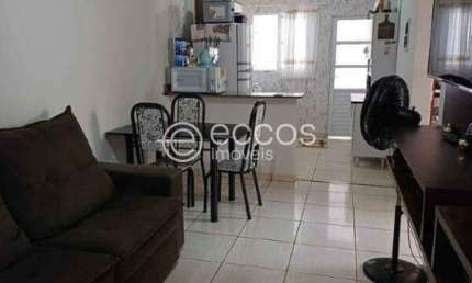Casa em condomínio à venda, 2 quartos, 2 vagas, Loteamento Residencial Pequis - Uberlândia/MG