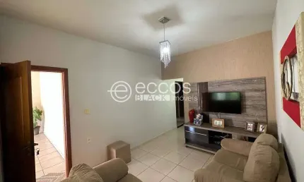 Casa à venda, 3 quartos, 1 suíte, 2 vagas, Lagoinha - Uberlândia/MG