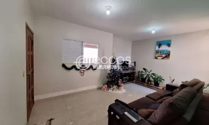 Casa à venda, 3 quartos, 2 suítes, 2 vagas, Jardim Patrícia - Uberlândia/MG