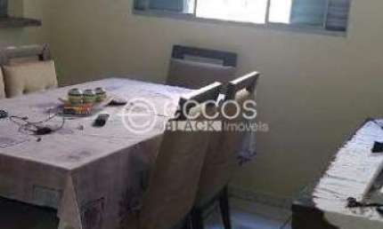 Casa à venda, 3 quartos, 1 suíte, 2 vagas, Jardim das Palmeiras - Uberlândia/MG