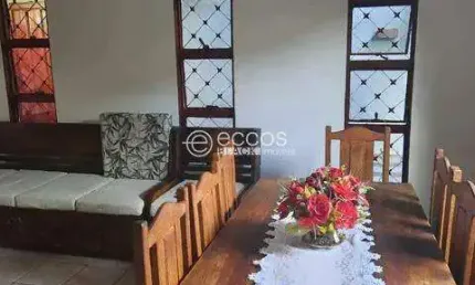 Casa à venda, 3 quartos, 1 suíte, 2 vagas, Pacaembu - Uberlândia/MG