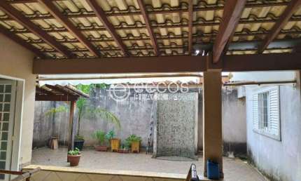 Casa à venda, 4 quartos, 2 vagas, Laranjeiras - Uberlândia/MG