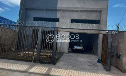 Imóvel Comercial para aluguel, 2 vagas, Novo Mundo - Uberlândia/MG