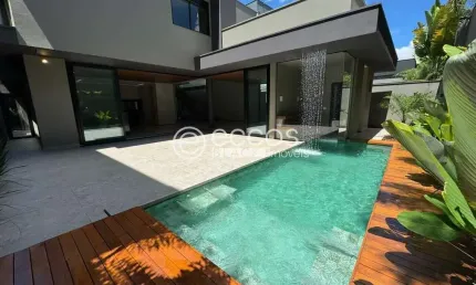 Casa em condomínio à venda, 5 quartos, 5 suítes, 4 vagas, Jardim Sul - Uberlândia/MG