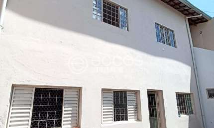 Casa à venda, 4 quartos, 1 suíte, 2 vagas, Jardim Patrícia - Uberlândia/MG