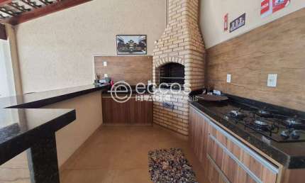 Casa à venda, 3 quartos, 1 suíte, 2 vagas, Jardim Holanda - Uberlândia/MG