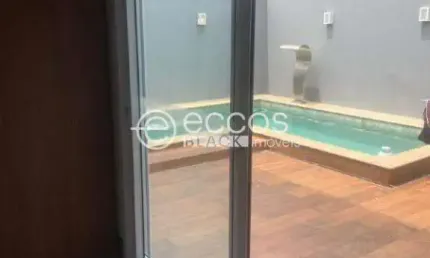 Casa em condomínio à venda, 3 quartos, 2 suítes, 1 vaga, Novo Mundo - Uberlândia/MG