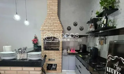 Casa à venda, 4 quartos, 1 suíte, 2 vagas, Laranjeiras - Uberlândia/MG