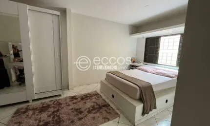 Casa à venda, 3 quartos, 1 suíte, 2 vagas, Vila Satélite - Uberlândia/MG