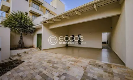 Casa à venda, 3 quartos, 3 suítes, 4 vagas, Santa Mônica - Uberlândia/MG