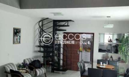Casa em condomínio à venda, 4 quartos, 2 suítes, 4 vagas, Alto Umuarama - Uberlândia/MG