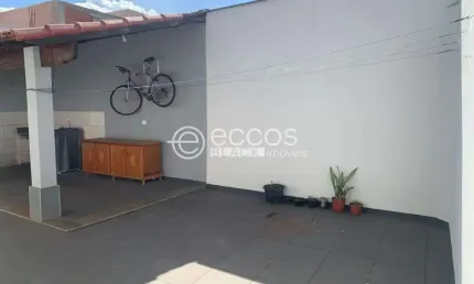 Casa à venda, 3 quartos, 1 suíte, 2 vagas, Jardim Patrícia - Uberlândia/MG