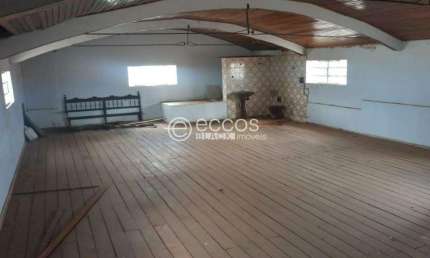 Casa para aluguel, 8 quartos, 8 vagas, Industrial - ARAGUARI/MG