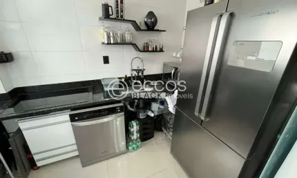 Apartamento à venda, 2 quartos, 1 suíte, 1 vaga, Martins - Uberlândia/MG