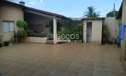 Casa à venda, 3 quartos, 1 suíte, 4 vagas, São Jorge - Uberlândia/MG