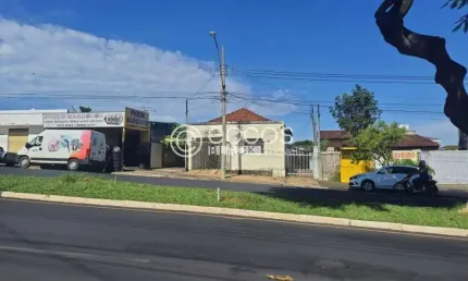 Casa à venda, 3 quartos, 3 vagas, Martins - Uberlândia/MG