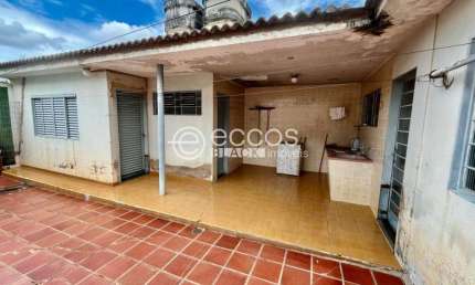 Casa à venda, 5 quartos, 1 suíte, 2 vagas, Lídice - Uberlândia/MG