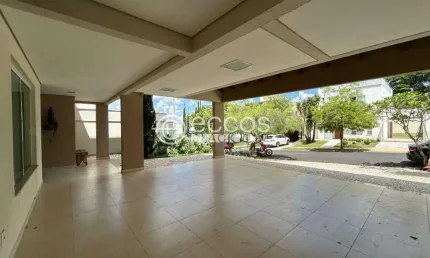 Casa em condomínio à venda, 4 quartos, 4 suítes, 3 vagas, Lagoinha - Uberlândia/MG