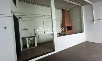 Casa à venda, 4 quartos, 1 suíte, 5 vagas, Santa Rosa - Uberlândia/MG