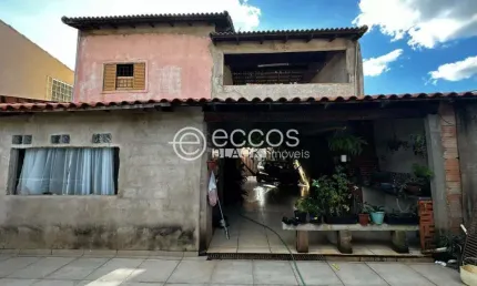 Casa à venda, 3 quartos, 1 suíte, 4 vagas, Cidade Jardim - Uberlândia/MG