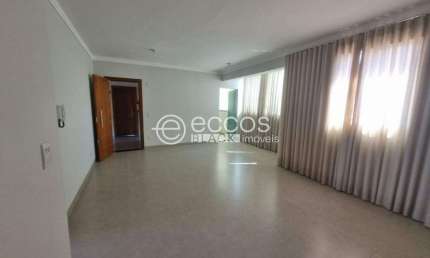 Cobertura à venda, 4 quartos, 1 suíte, 3 vagas, Santa Mônica - Uberlândia/MG