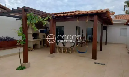 Casa à venda, 3 quartos, 1 suíte, 3 vagas, Jardim Karaíba - Uberlândia/MG