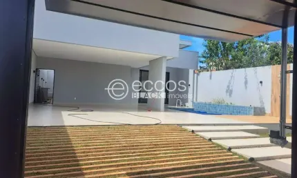 Casa à venda, 3 quartos, 1 suíte, 4 vagas, Santa Mônica - Uberlândia/MG