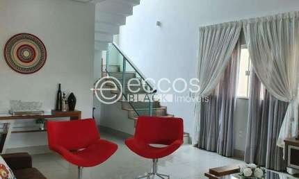 Casa para aluguel, 3 quartos, 3 suítes, 4 vagas, Jardim Karaíba - Uberlândia/MG