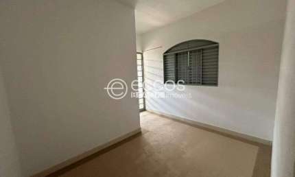 Casa à venda, 4 quartos, 2 suítes, 3 vagas, Planalto - Uberlândia/MG