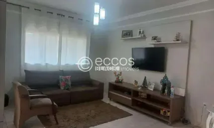 Casa à venda, 4 quartos, 1 suíte, 5 vagas, Minas Gerais - Uberlândia/MG