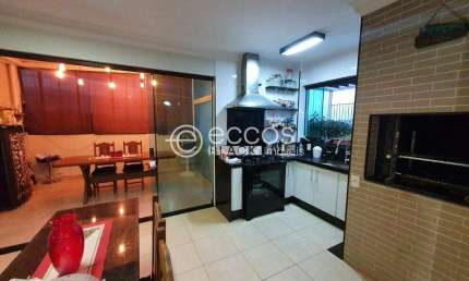 Cobertura à venda, 4 quartos, 1 suíte, 2 vagas, Santa Mônica - Uberlândia/MG