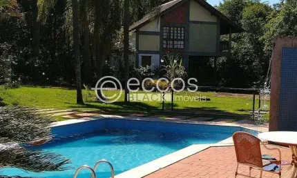 Chácara à venda, 5 quartos, 12 vagas, Área Rural de Uberlândia - Uberlândia/MG