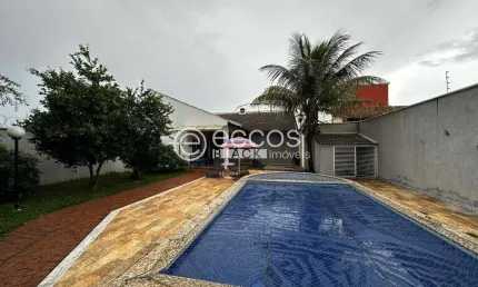 Casa à venda, 7 quartos, 3 suítes, 10 vagas, Morada da Colina - Uberlândia/MG
