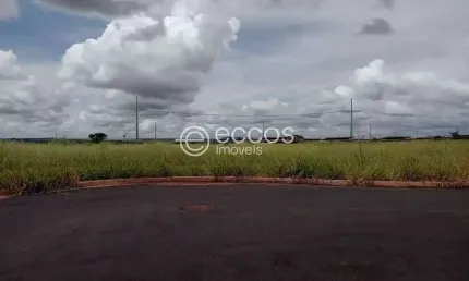 Terreno à venda na Rua 04, --, Laranjeiras, Uberlândia