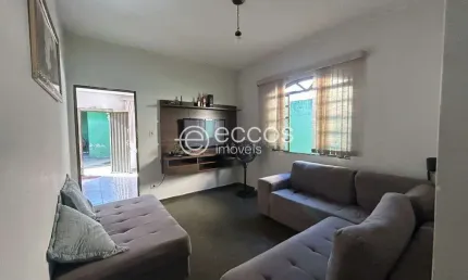 Casa à venda, 3 quartos, 2 vagas, Planalto - Uberlândia/MG