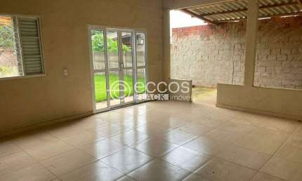 Casa à venda, 3 quartos, 6 vagas, Vieno - ARAGUARI/MG