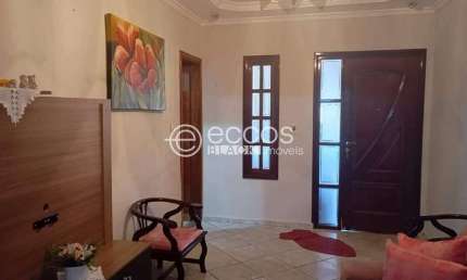 Casa à venda, 3 quartos, 1 suíte, 2 vagas, Ouro Verde - ARAGUARI/MG